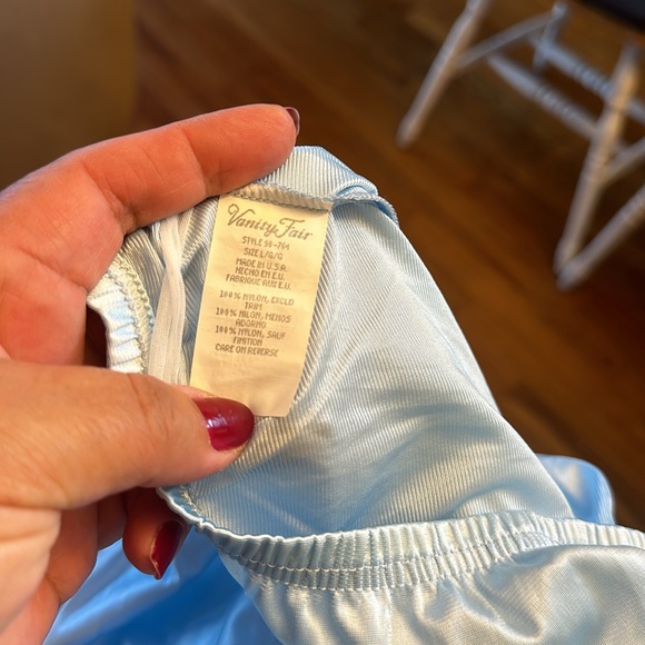 VANITY FAIR ⭐️ vintage nylon pajama set - Picture 5 of 5